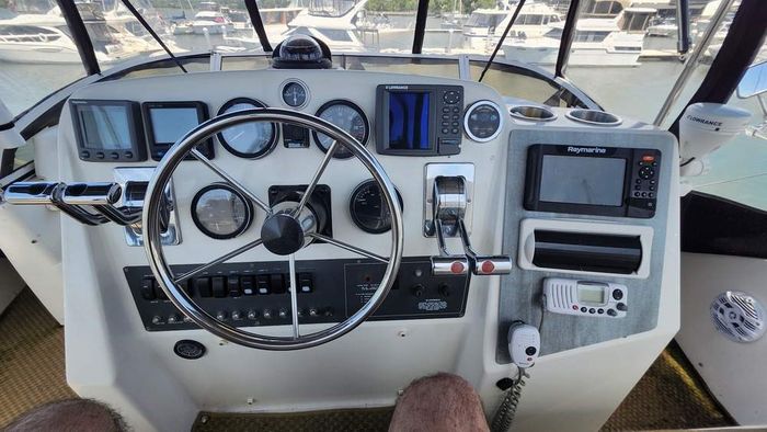 1998 Silverton 322 Aft Photo 10 of 42