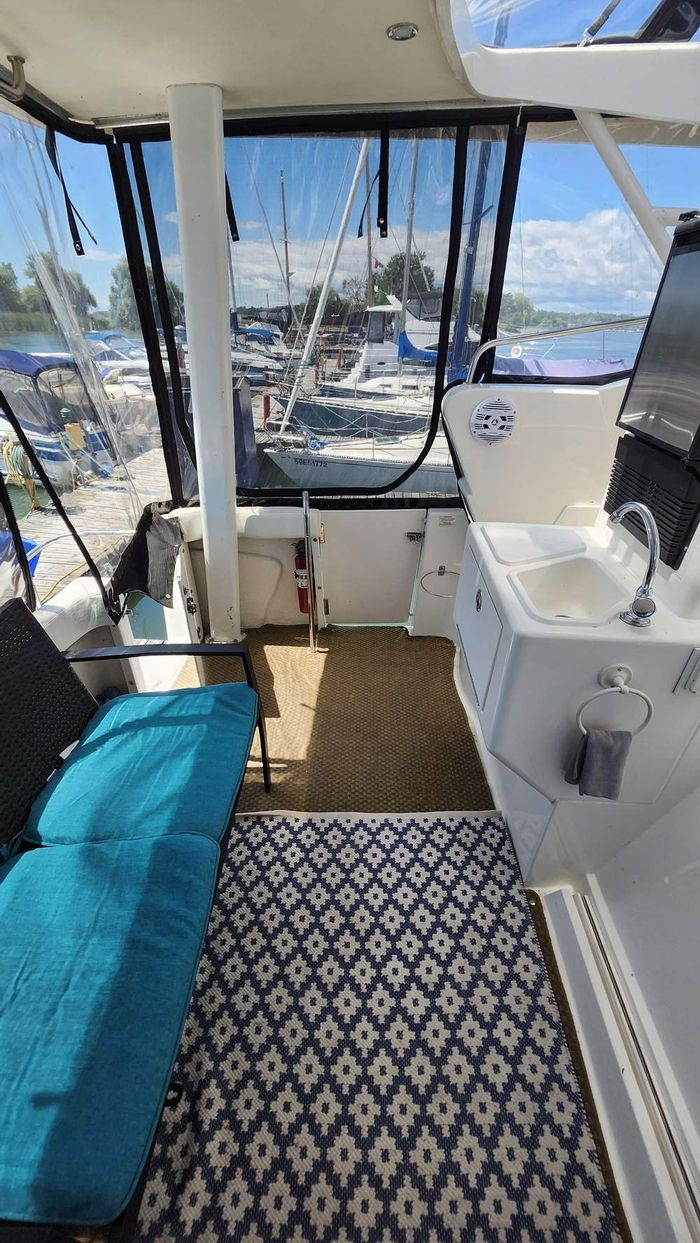 1998 Silverton 322 Aft Photo 17 of 42