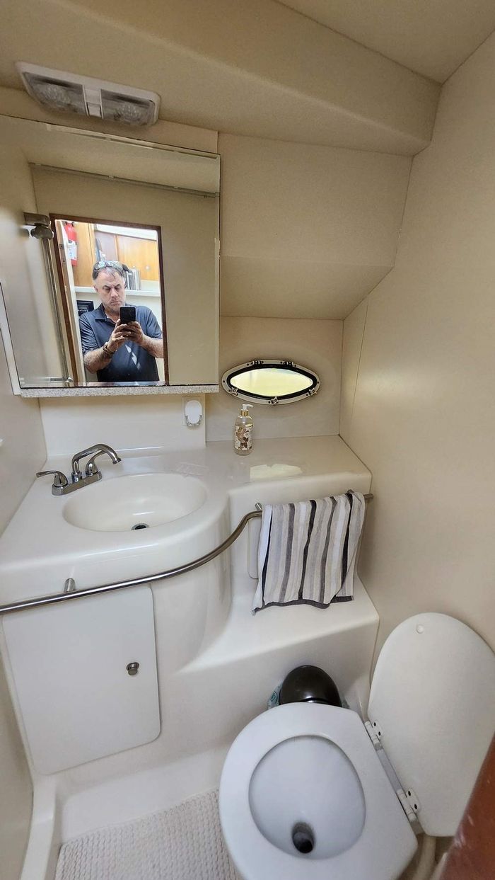 1998 Silverton 322 Aft Photo 34 of 42