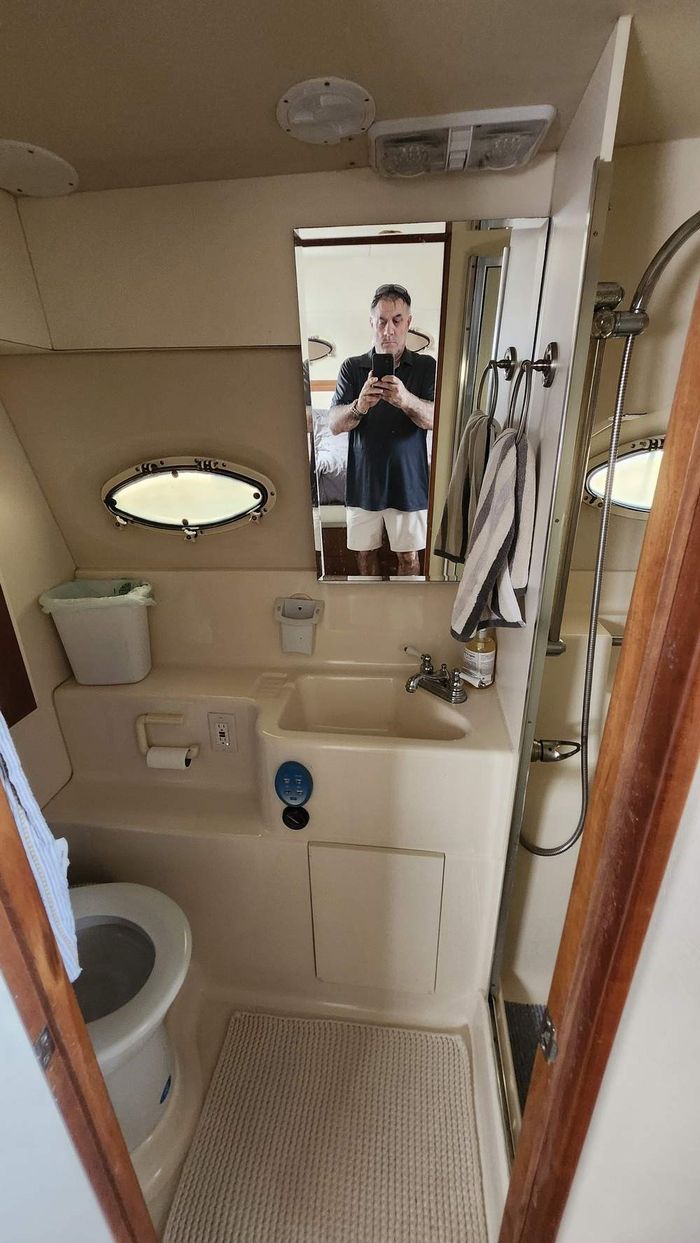 1998 Silverton 322 Aft Photo 40 of 42