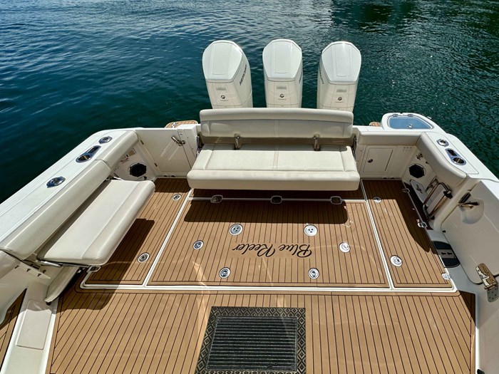 2023 Boston Whaler 405 Conquest Pilothouse Photo 19 of 31