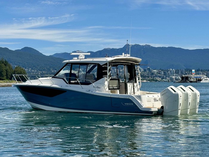 2023 Boston Whaler 405 Conquest Pilothouse Photo 3 of 31