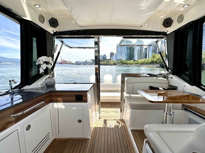 2023 Boston Whaler 405 Conquest Pilothouse Photo 16 of 31