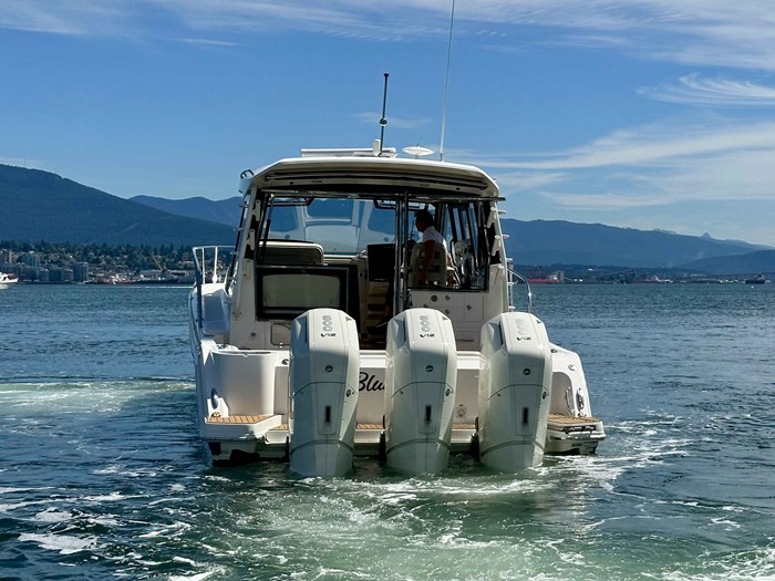 2023 Boston Whaler 405 Conquest Pilothouse Photo 4 of 31