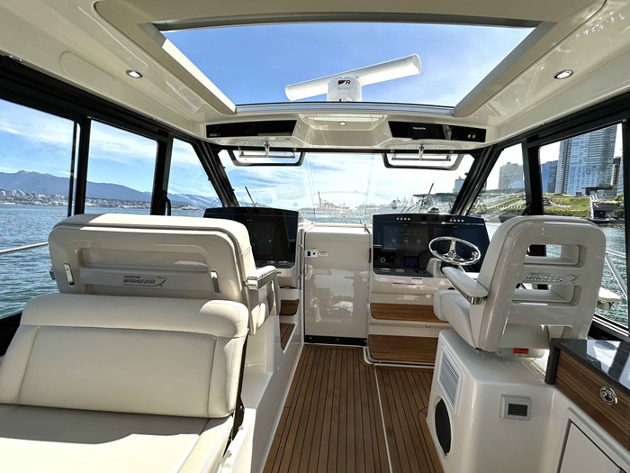 2023 Boston Whaler 405 Conquest Pilothouse Photo 10 of 31