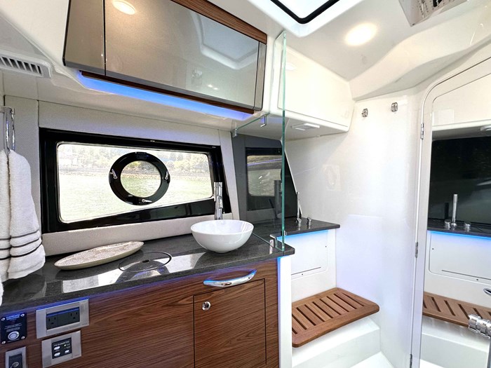 2023 Boston Whaler 405 Conquest Pilothouse Photo 29 of 31