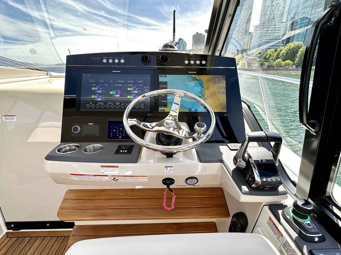 2023 Boston Whaler 405 Conquest Pilothouse Photo 12 of 31