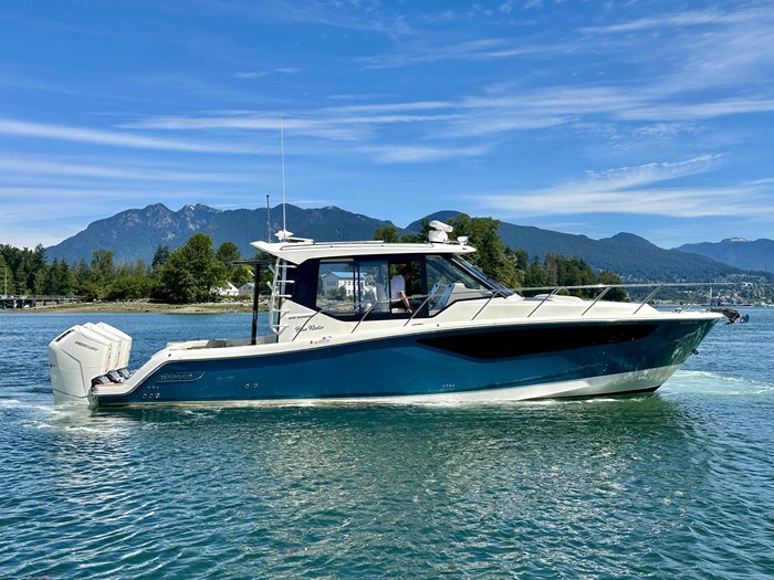 2023 Boston Whaler 405 Conquest Pilothouse Photo 6 of 31
