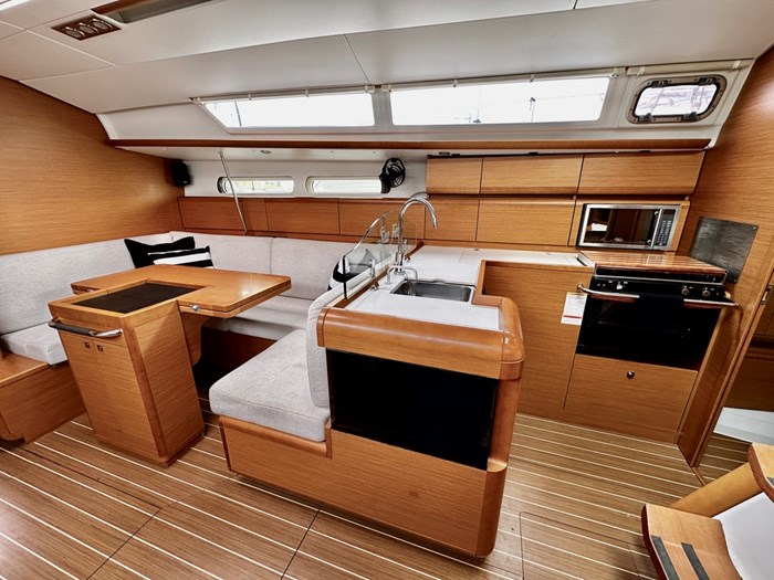 2011 Jeanneau Sun odyssey 409 Photo 24 of 58