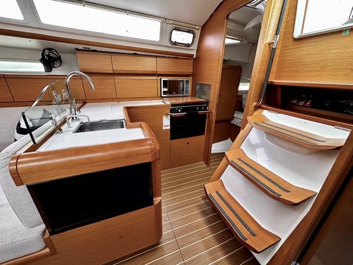 2011 Jeanneau Sun odyssey 409 Photo 25 of 58