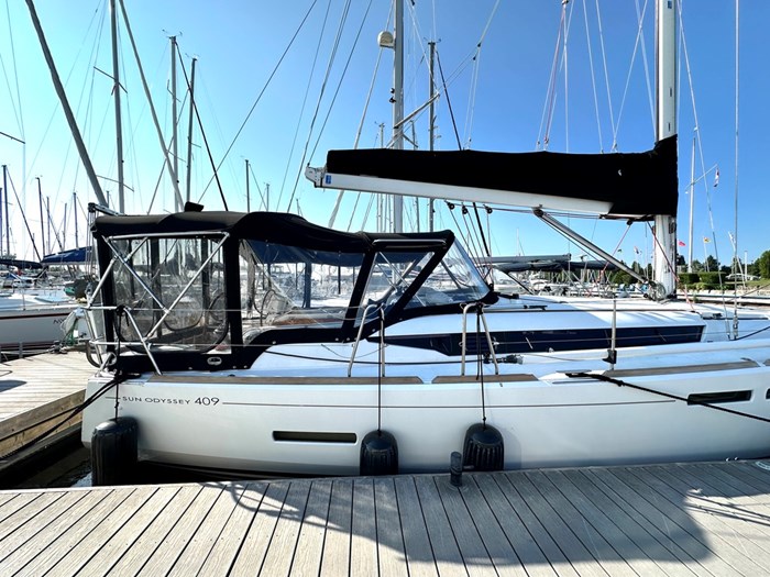2011 Jeanneau Sun odyssey 409 Photo 3 of 58