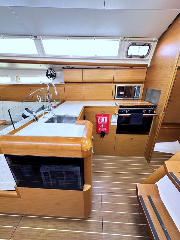 2011 Jeanneau Sun odyssey 409 Photo 27 of 58