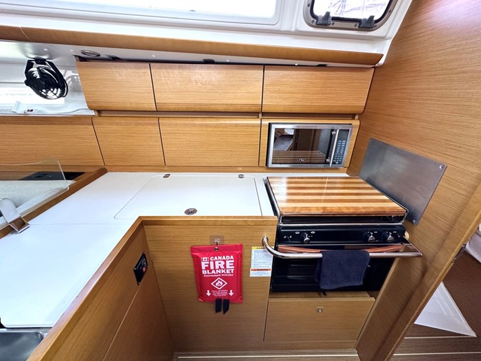 2011 Jeanneau Sun odyssey 409 Photo 28 of 58