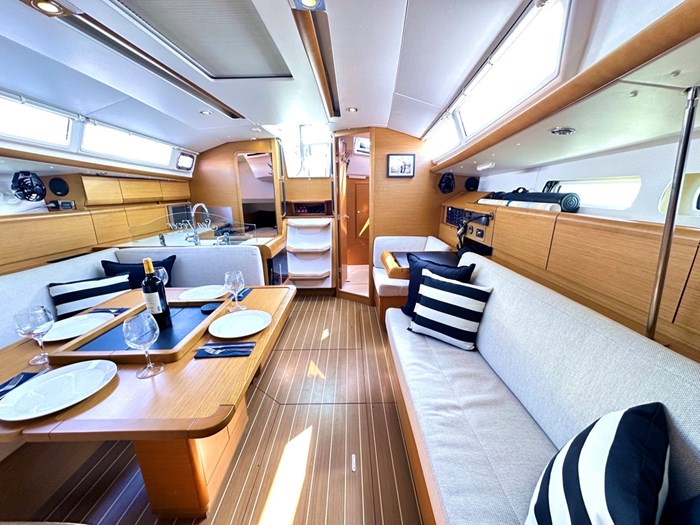 2011 Jeanneau Sun odyssey 409 Photo 43 of 58