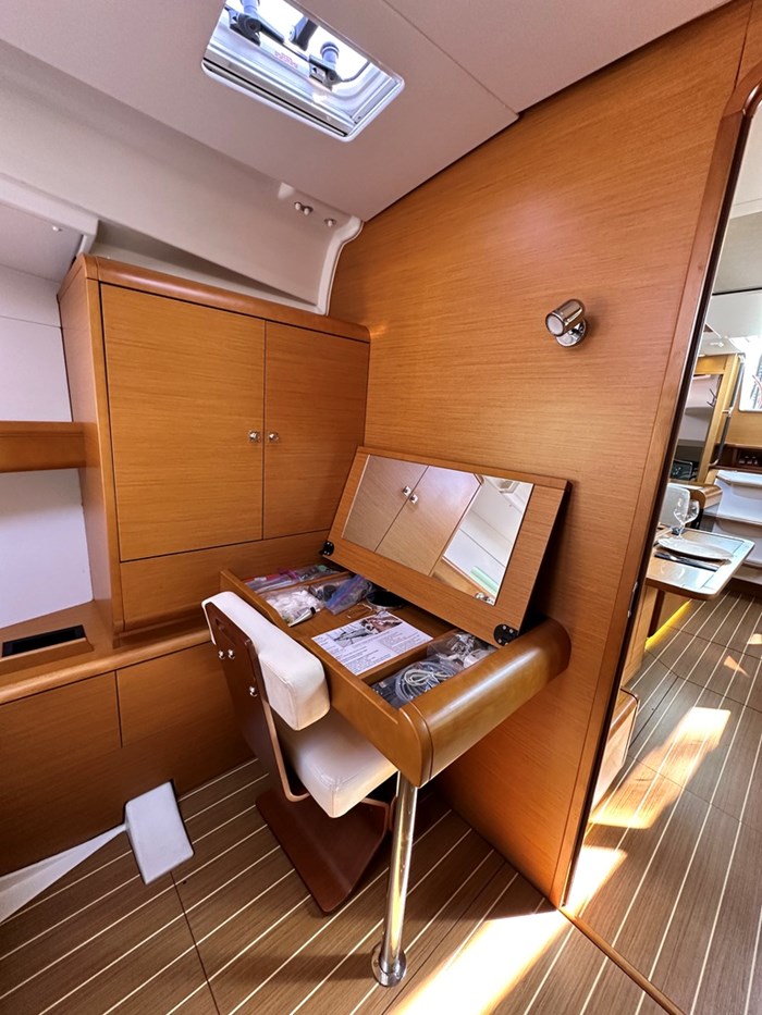 2011 Jeanneau Sun odyssey 409 Photo 50 of 58