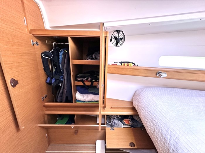 2011 Jeanneau Sun odyssey 409 Photo 52 of 58