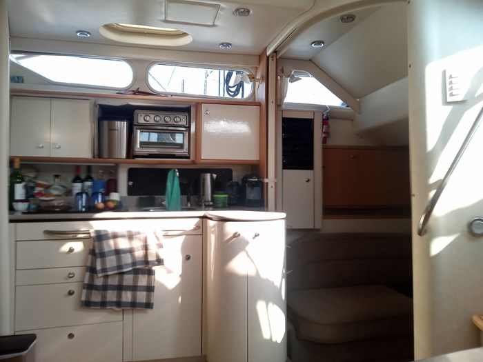 1998 Bayliner Avanti 4085 Photo 5 of 15