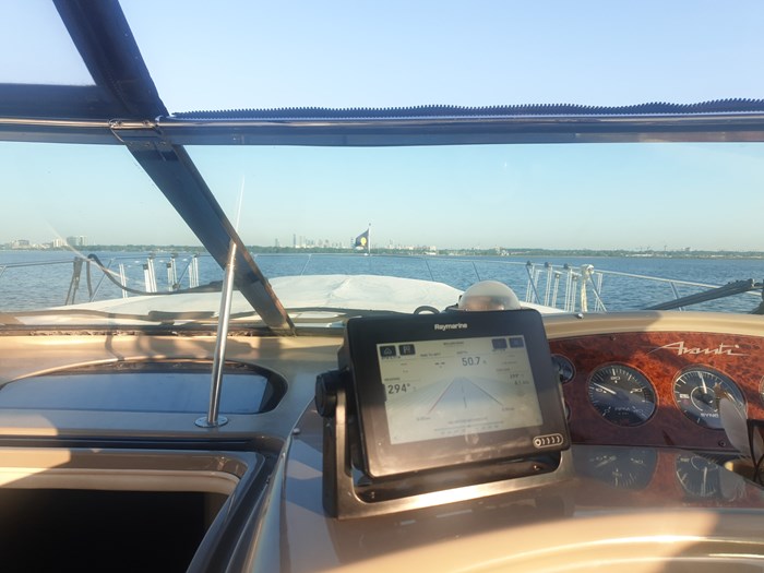 1998 Bayliner Avanti 4085 Photo 8 of 15