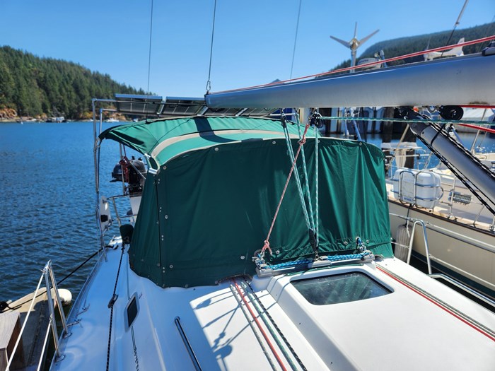 2000 Beneteau 331 Photo 7 of 18