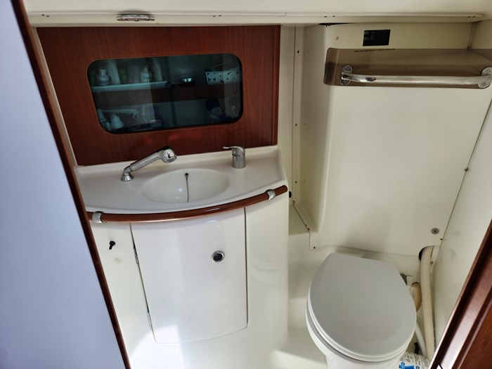 2000 Beneteau 331 Photo 12 of 18