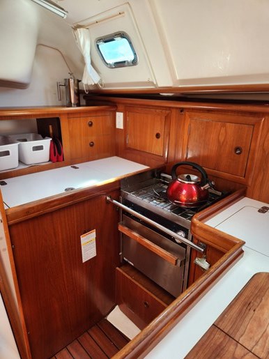 2000 Beneteau 331 Photo 14 of 18