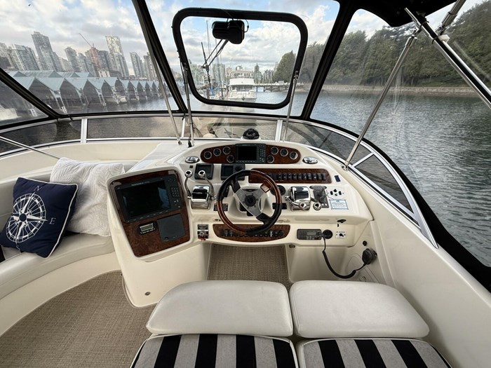 2006 Meridian 411 Sedan Bridge Photo 21 of 64