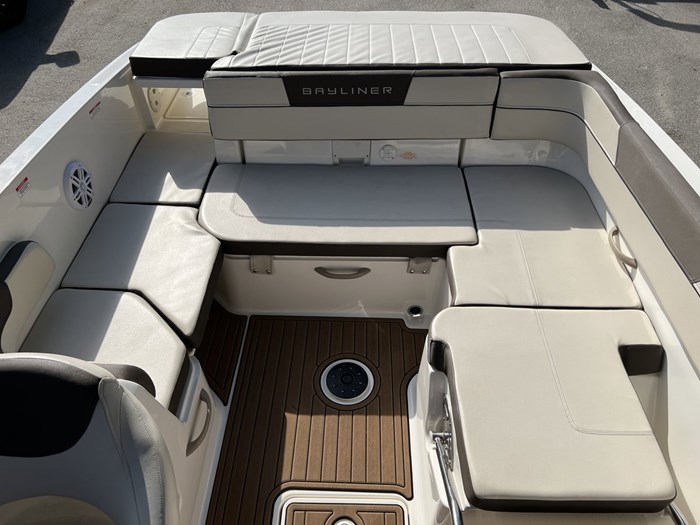 2018 Bayliner VR6 Photo 38 of 45
