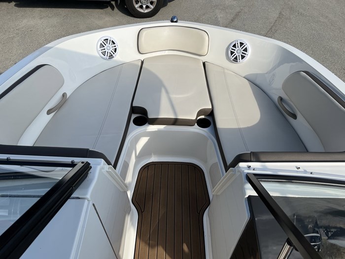 2018 Bayliner VR6 Photo 22 of 45