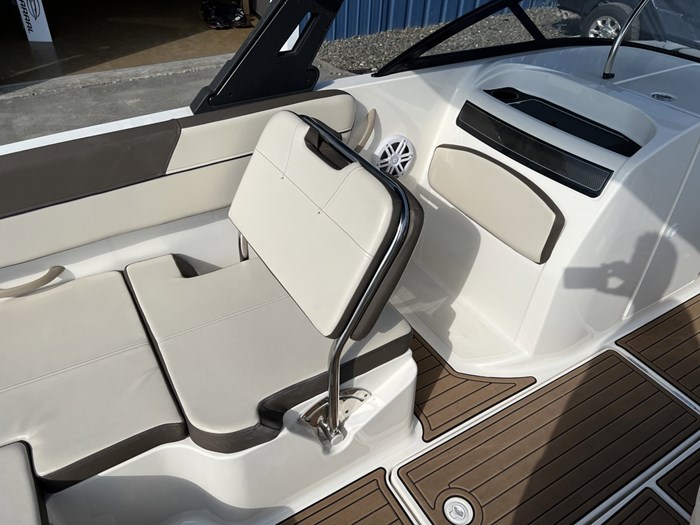 2018 Bayliner VR6 Photo 33 of 45