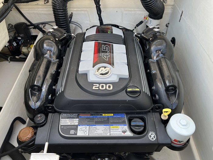2018 Bayliner VR6 Photo 41 of 45
