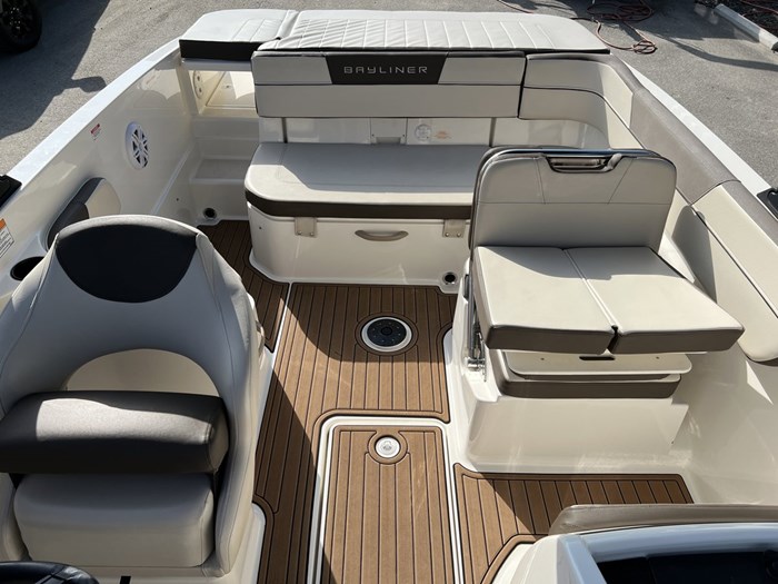 2018 Bayliner VR6 Photo 25 of 45