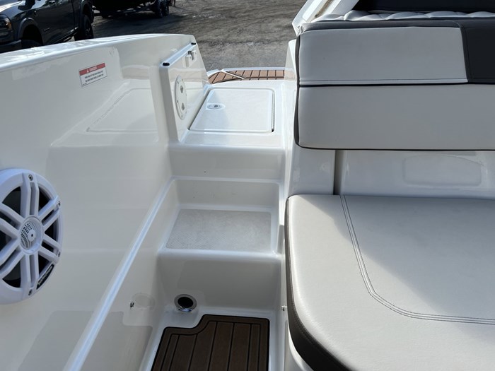 2018 Bayliner VR6 Photo 36 of 45