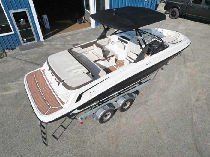 2018 Bayliner VR6 Photo 17 of 45