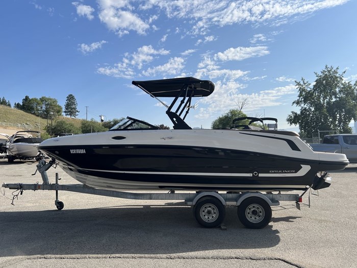2018 Bayliner VR6 Photo 9 of 45
