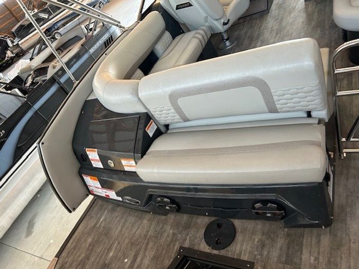 2022 Crest Pontoons Continental NX 270 SLS Photo 2 of 11