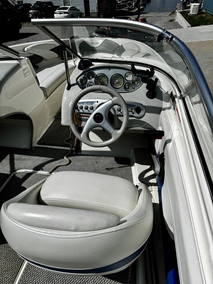 2006 Maxum 2000 SR3 Photo 2 of 9