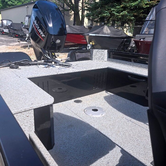 2023 Crestliner DISCOVERY 1650 W/60HP Photo 7 of 7