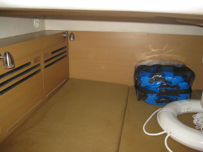 2009 Sea Ray Sundancer 270 Photo 19 of 23