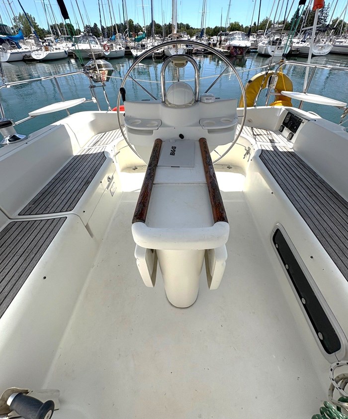 1998 Beneteau 381 Photo 9 of 34