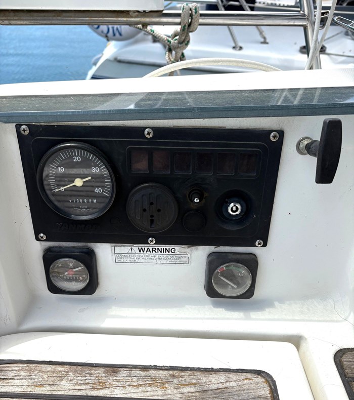 1998 Beneteau 381 Photo 14 of 34
