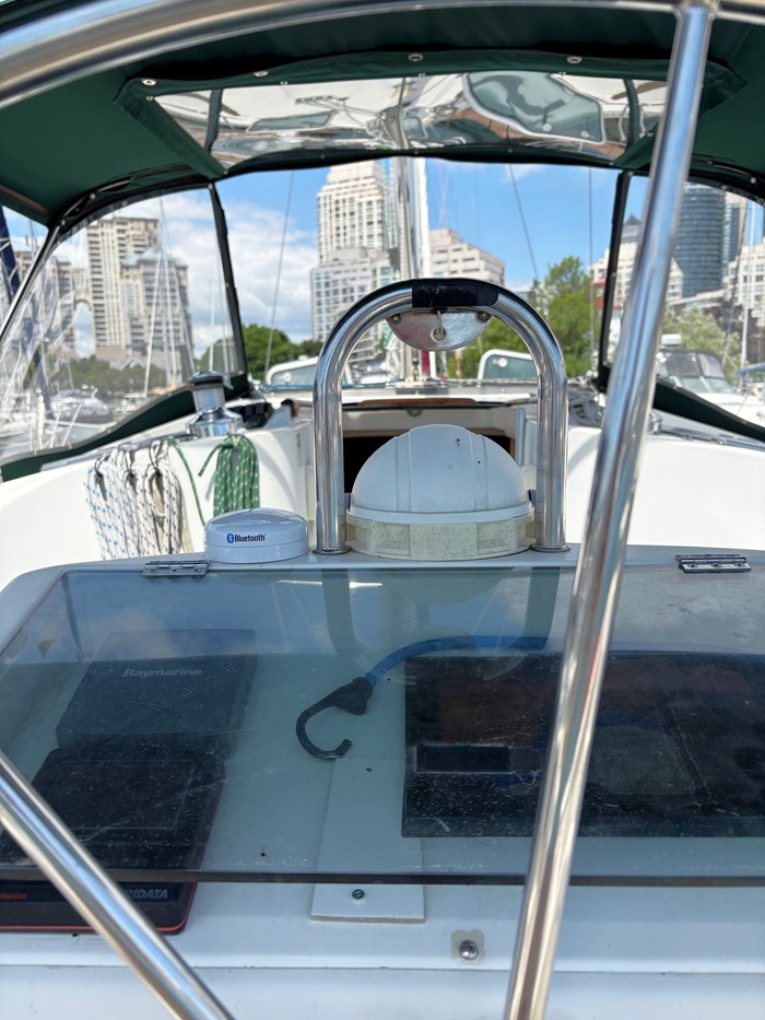 1998 Beneteau 381 Photo 6 of 34