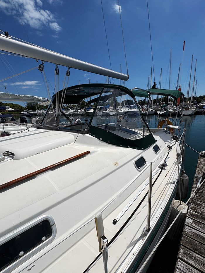 1998 Beneteau 381 Photo 4 of 34