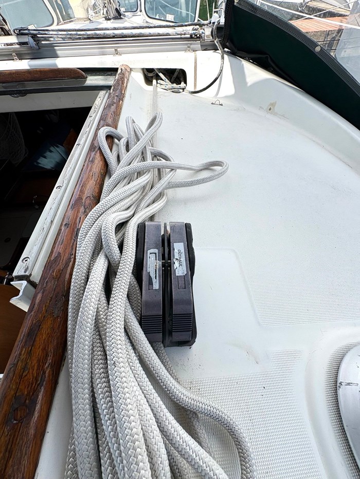 1998 Beneteau 381 Photo 13 of 34