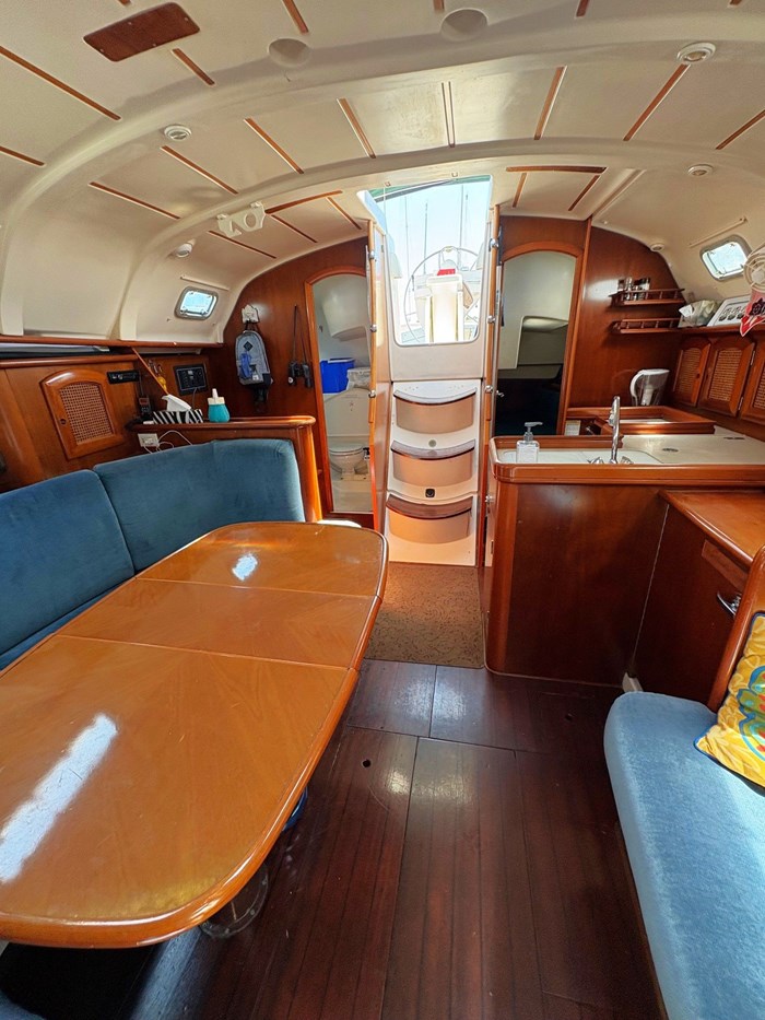 1998 Beneteau 381 Photo 15 of 34