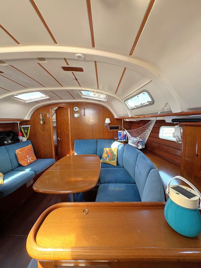 1998 Beneteau 381 Photo 16 of 34