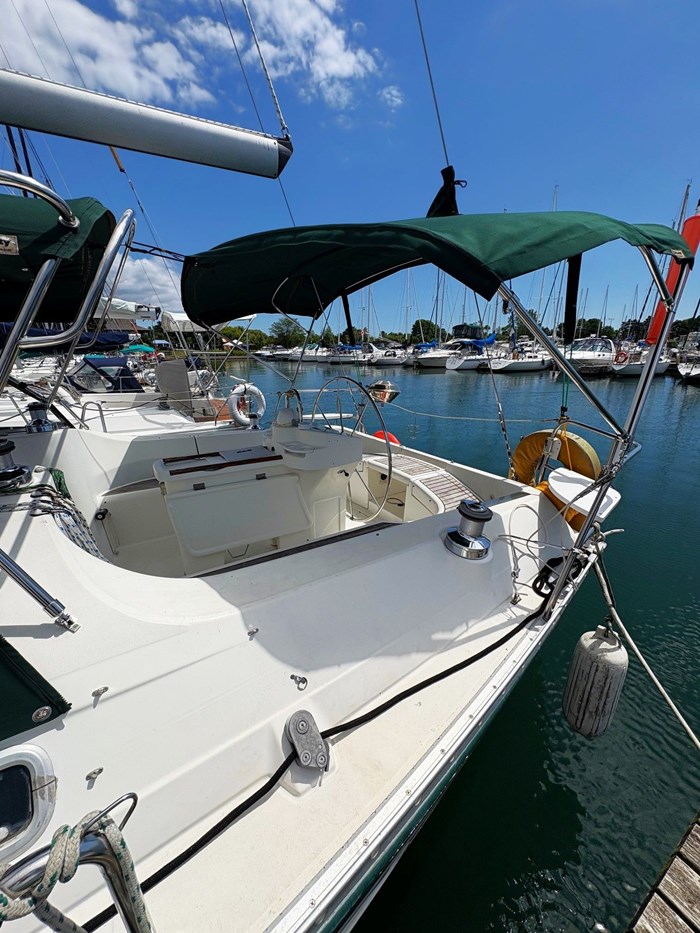 1998 Beneteau 381 Photo 32 of 34