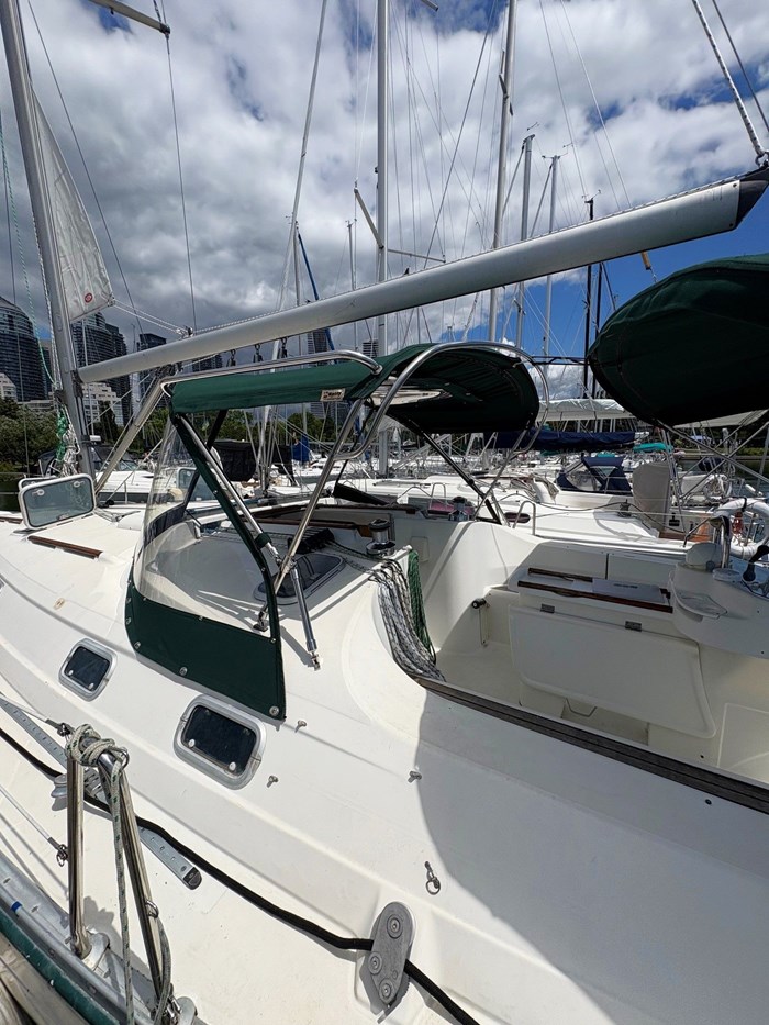 1998 Beneteau 381 Photo 33 of 34