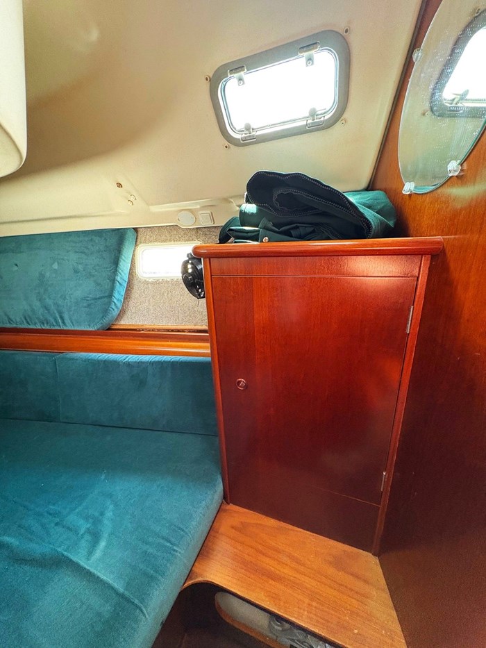 1998 Beneteau 381 Photo 22 of 34