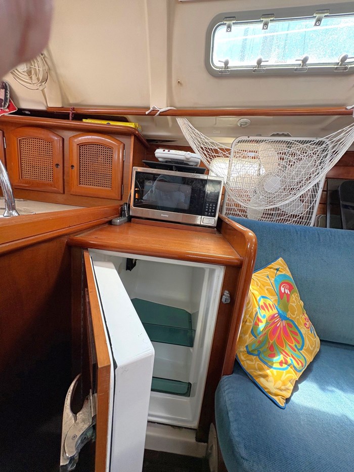 1998 Beneteau 381 Photo 19 of 34