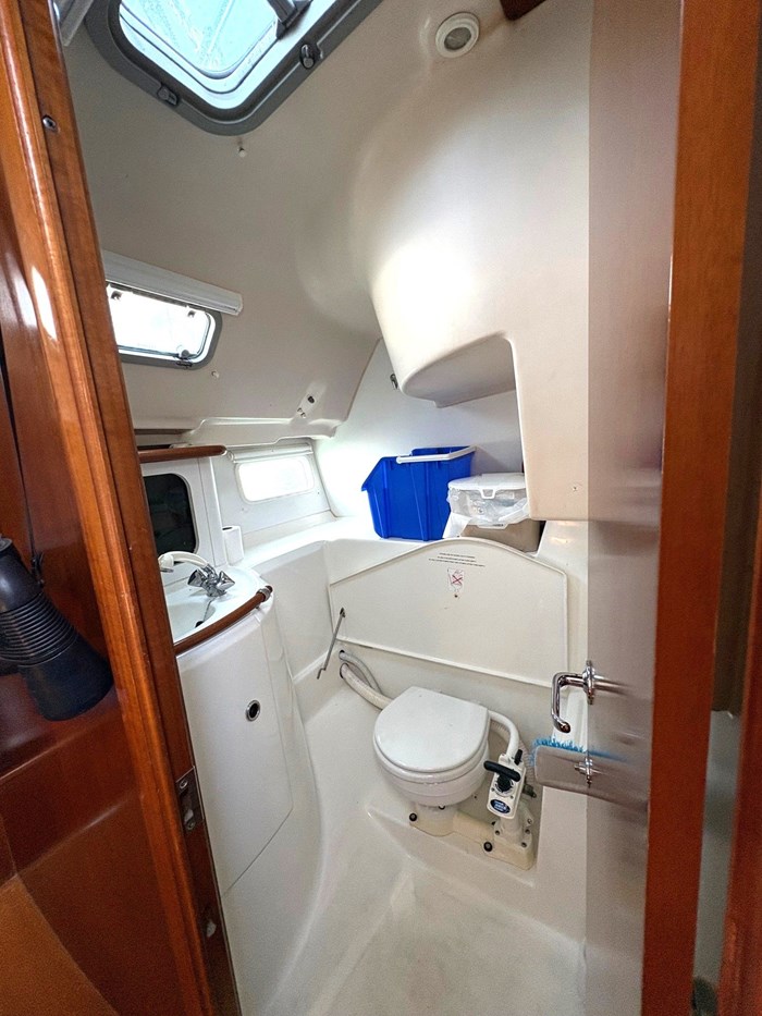 1998 Beneteau 381 Photo 29 of 34